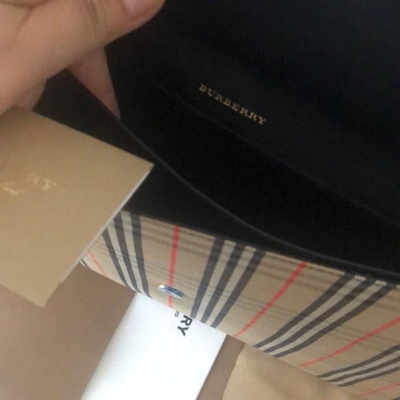 ❌SOLD❌BRAND NEW Burberry Beige and Black Clutch - Picture 8 of 8